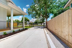4305 Rogers St, Houston, TX 77022 - Photo 39