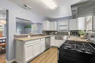 3905 Avenue L, Galveston, TX 77550 - Photo 9