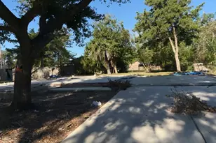 407 Meadow Ln, Hitchcock, TX 77563 - Photo 1