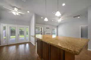 9854 Meadow Bend Ln, Houston, TX 77065 - Photo 11