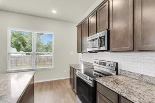 910 Cherokee Dr, Montgomery, TX 77316 - Photo 11