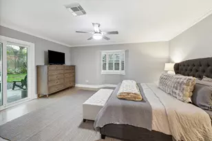 8822 Croes Dr, Houston, TX 77055 - Photo 9