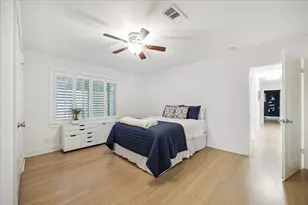 8822 Croes Dr, Houston, TX 77055 - Photo 11