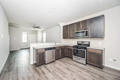 2710 Hoffman Court, Conroe, TX 77304 - Photo 5