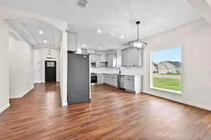 101 Callie St, Smithville, TX 78957 - Photo 9