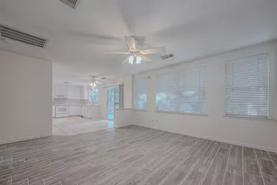 34 S Willow Point Circle, The Woodlands, TX 77382 - Photo 9