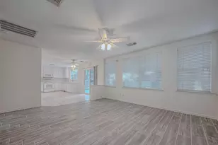 34 S Willow Point Cir, The Woodlands, TX 77382 - Photo 9