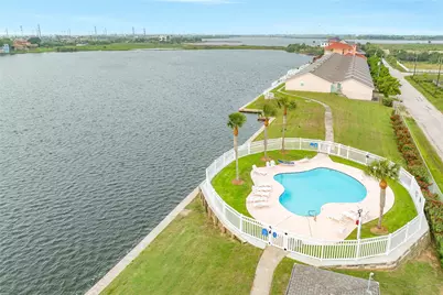 10209 Schaper Road, Galveston, TX 77554 - Photo 31