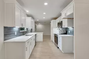 10315 Winding Trail Rd, La Porte, TX 77571 - Photo 9