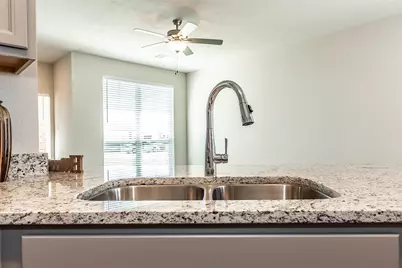 8220 N Tourmaline Way, La Marque, TX 77591 - Photo 15
