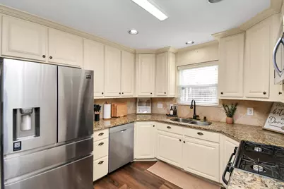 9606 Beverlyhill Street, Houston, TX 77063 - Photo 19