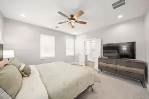 720 W Donovan St, Houston, TX 77091 - Photo 25