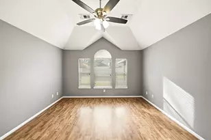 2710 W Oaks Cir E, Pearland, TX 77584 - Photo 13