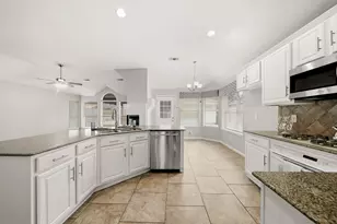 2710 W Oaks Cir E, Pearland, TX 77584 - Photo 7