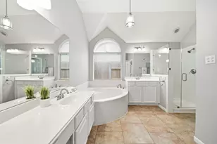 2710 W Oaks Cir E, Pearland, TX 77584 - Photo 3