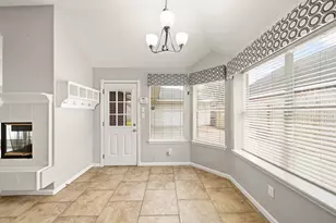 2710 W Oaks Cir E, Pearland, TX 77584 - Photo 9