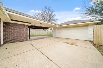 2710 W Oaks Circle E, Pearland, TX 77584 - Photo 21