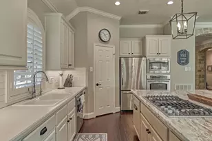 87 W Honey Grove Pl, The Woodlands, TX 77382 - Photo 17