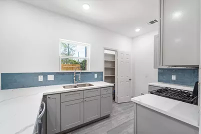 9007 Comal Street, Houston, TX 77051 - Photo 3