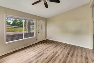 611 Sarah St, Edna, TX 77957 - Photo 7