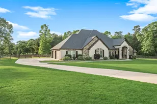 15442 Crown Oaks Dr, Montgomery, TX 77316 - Photo 1