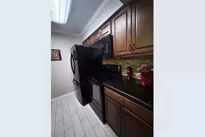 3025 Walnut Bend Lane #18, Houston, TX 77042 - Photo 7