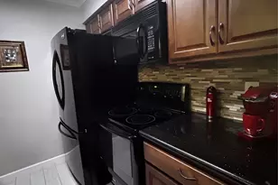 3025 Walnut Bend Ln, Houston, TX 77042 - Photo 7