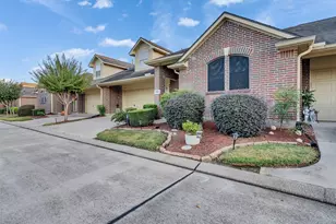 1534 Village Townhome Dr, Pasadena, TX 77504 - Photo 3