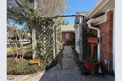 7715 Highmeadow Drive, Houston, TX 77063 - Photo 3