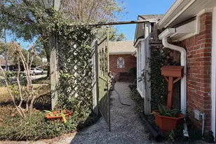 7715 Highmeadow Dr, Houston, TX 77063 - Photo 3