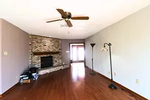 7715 Highmeadow Dr, Houston, TX 77063 - Photo 9