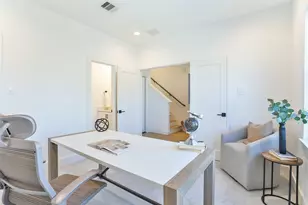 1020 W 15th 1/2 St, Houston, TX 77008 - Photo 5