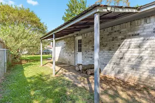 526 Tall Timber Dr, West Columbia, TX 77486 - Photo 19