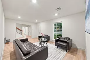 5030 Bayou Vista Dr, Houston, TX 77091 - Photo 9
