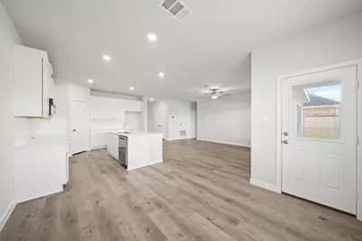 118 Water Grass Trail, Clute, TX 77531 - Photo 7