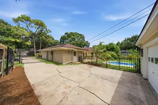 4505 Stillbrooke Dr, Houston, TX 77035 - Photo 31