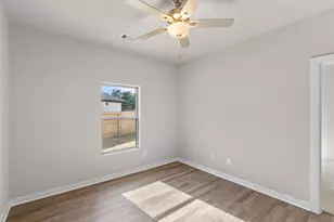 2808 English Laurel Dr, Alvin, TX 77511 - Photo 9