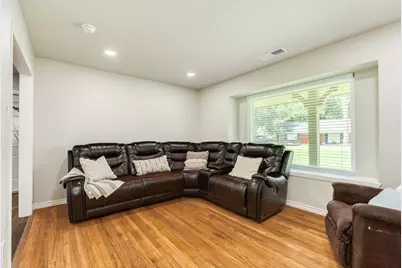 811 Loggins Drive, West Columbia, TX 77486 - Photo 11