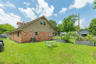 811 Loggins Drive, West Columbia, TX 77486 - Photo 7