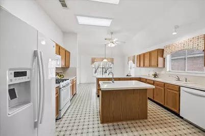 2726 N Larkspur Circle, Pearland, TX 77584 - Photo 9