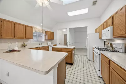 2726 N Larkspur Circle, Pearland, TX 77584 - Photo 7