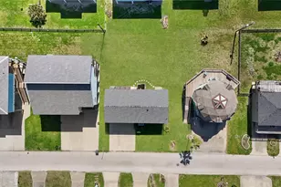 12917 John Reynolds Rd, Galveston, TX 77554 - Photo 23