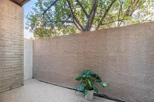 2021 Spenwick Dr, Houston, TX 77055 - Photo 11