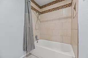 2021 Spenwick Dr, Houston, TX 77055 - Photo 15