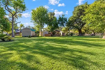 115 Camellia Street, Lake Jackson, TX 77566 - Photo 29