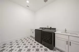 2010 Southern Landings Dr, Manvel, TX 77578 - Photo 11