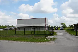 8417 Los Robles Ave, Alvin, TX 77511 - Photo 3