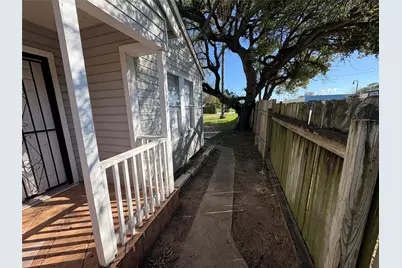 10 7th Street N, Texas City, TX 77590 - Photo 5