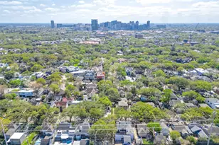 1558 1/2 Castle Ct, Houston, TX 77006 - Photo 21