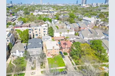 1558 1/2 Castle Court, Houston, TX 77006 - Photo 17